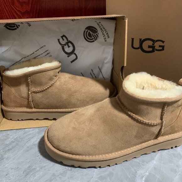 UGG Classic Ultra Mini - Picture 2 of 7